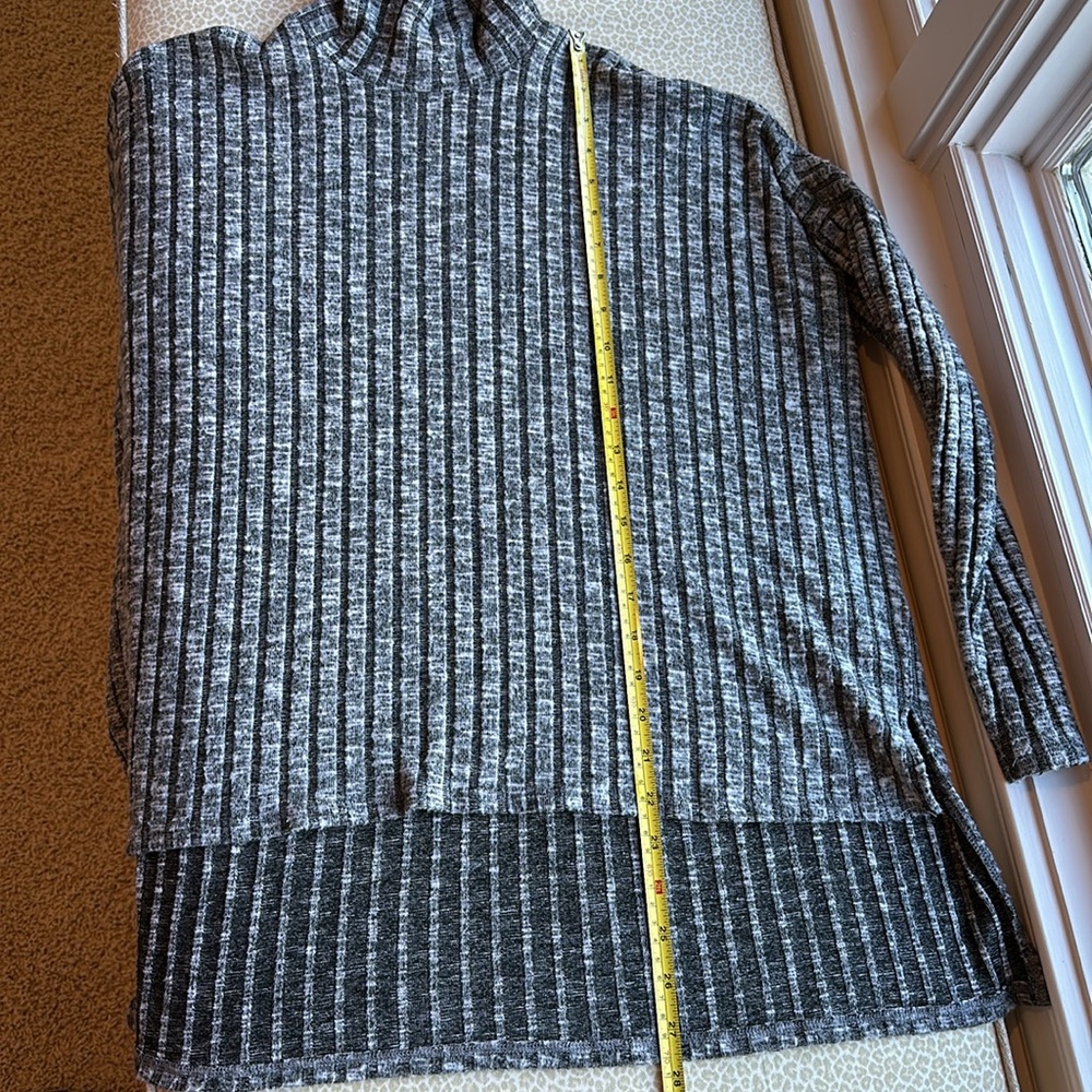 American Eagle Outfitters Slouchy Turtleneck - Picture 11 of 12